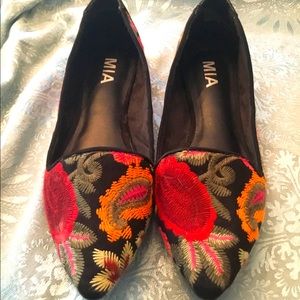 Mia embroidered flats Sz8
